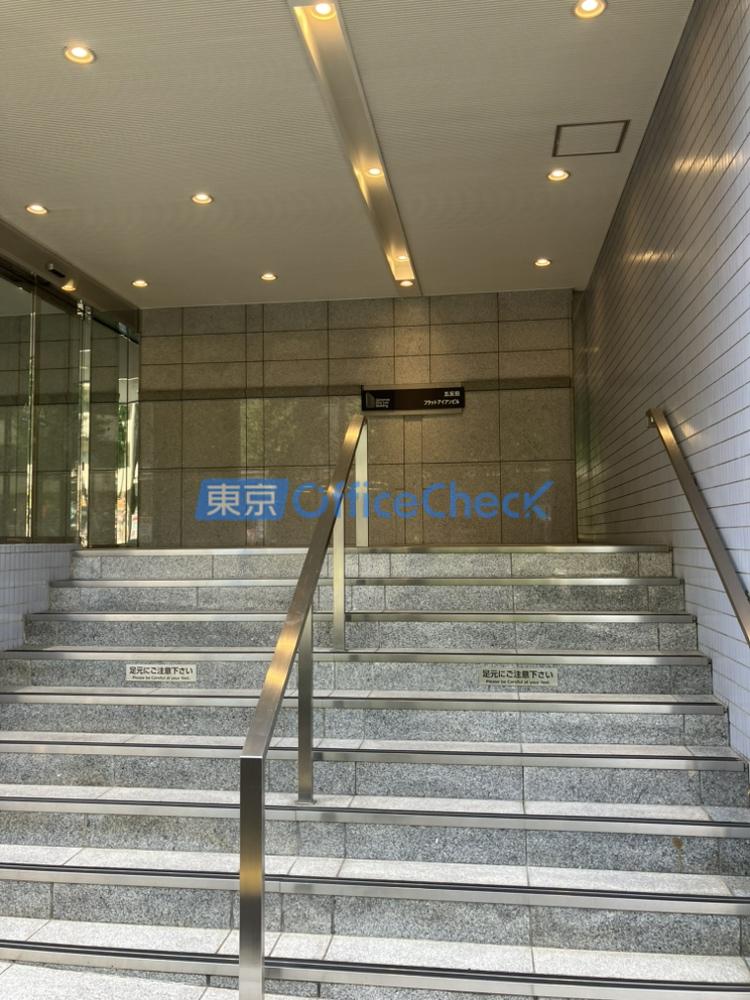 五反田フラットアイアンビル