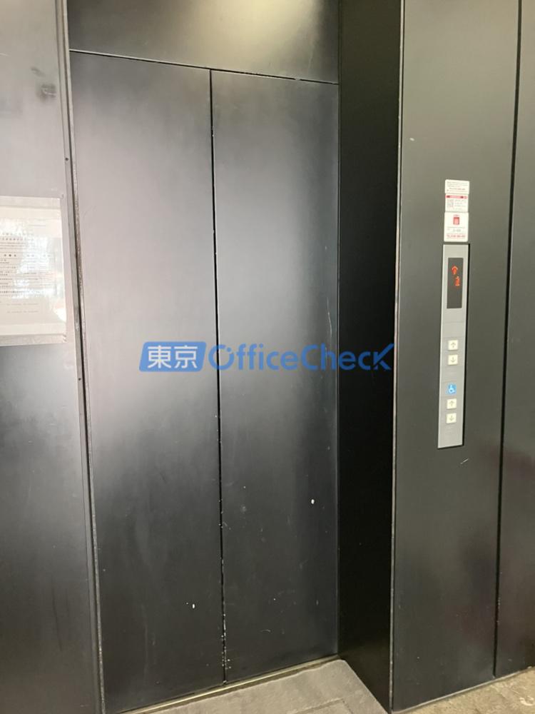 クリスタルポイントビル