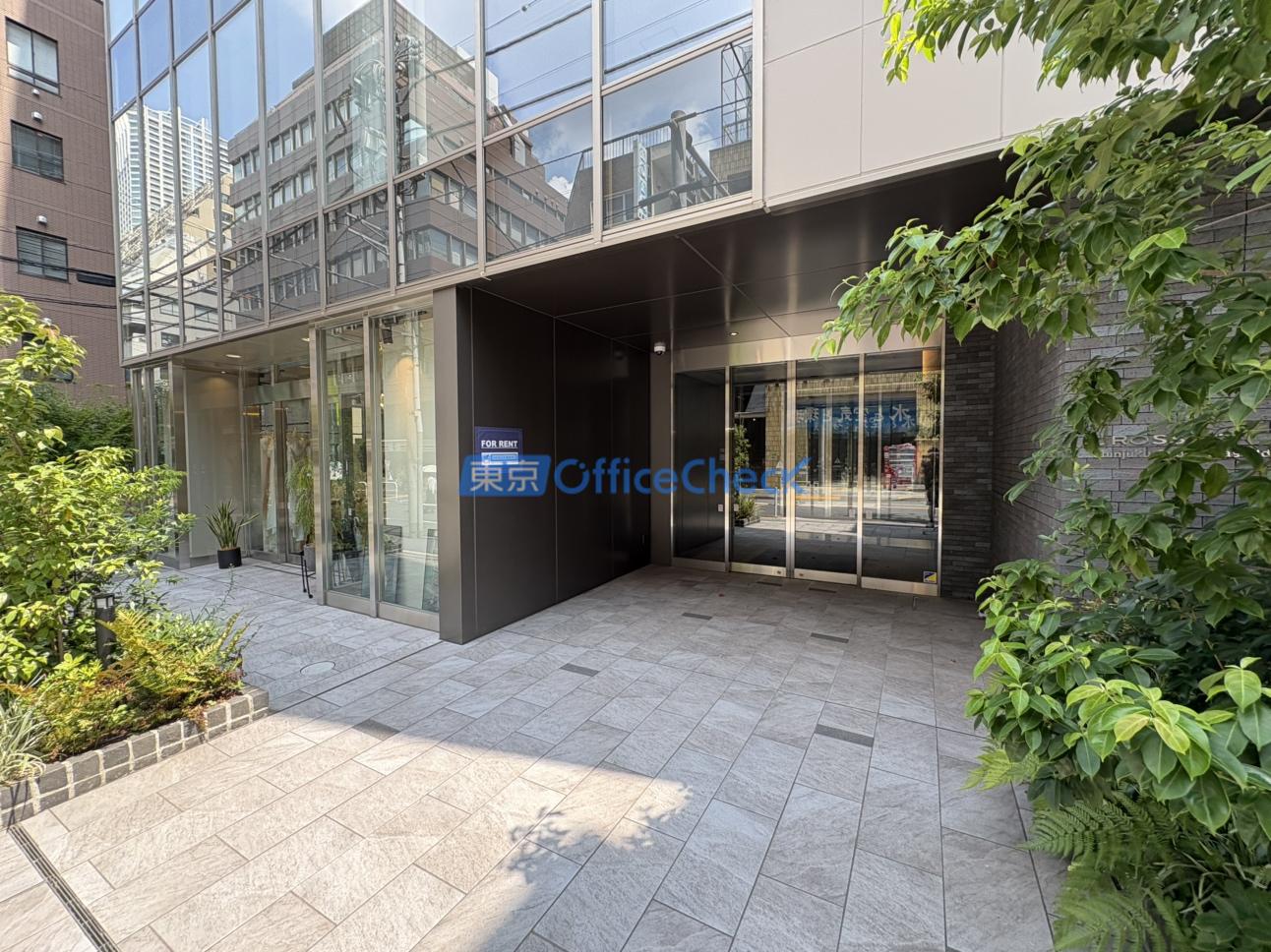 クロスシー新宿御苑前ビル