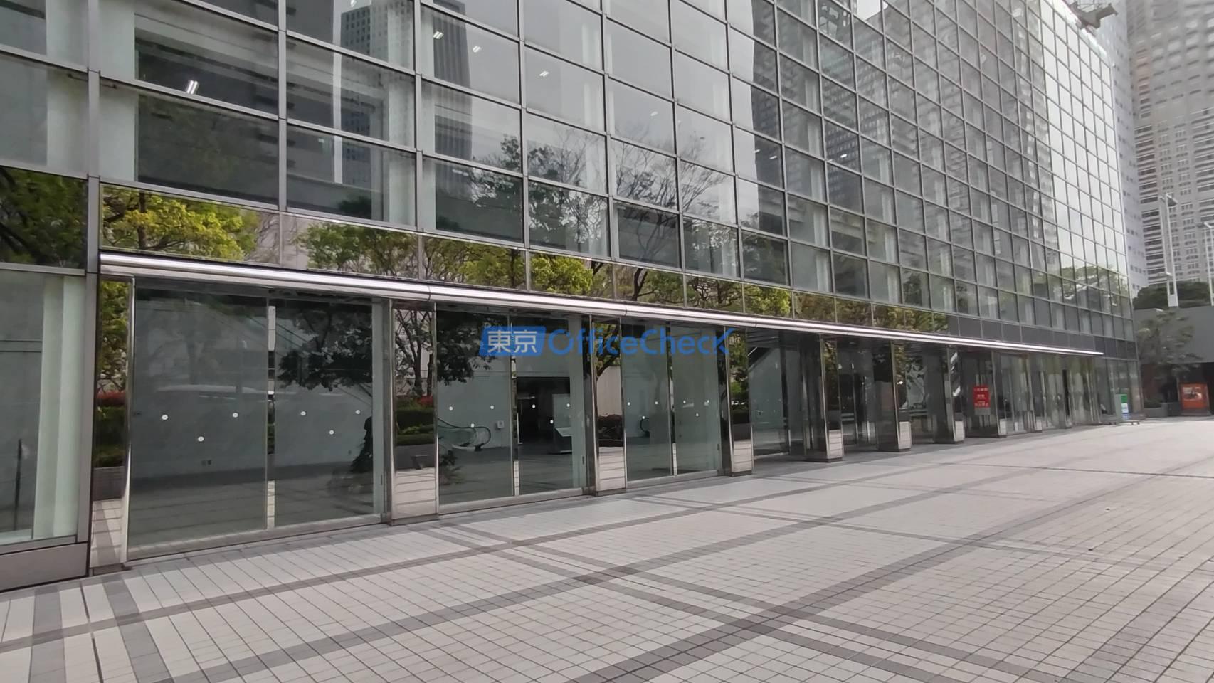 新宿モノリス