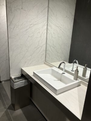 男子トイレ洗面