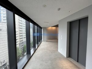 VORT麹町大通り 9階 窓面