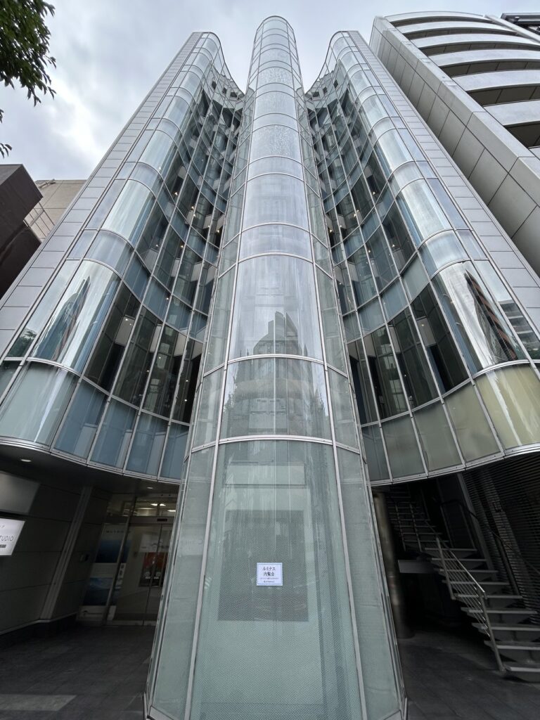 luminous-building-4f 19